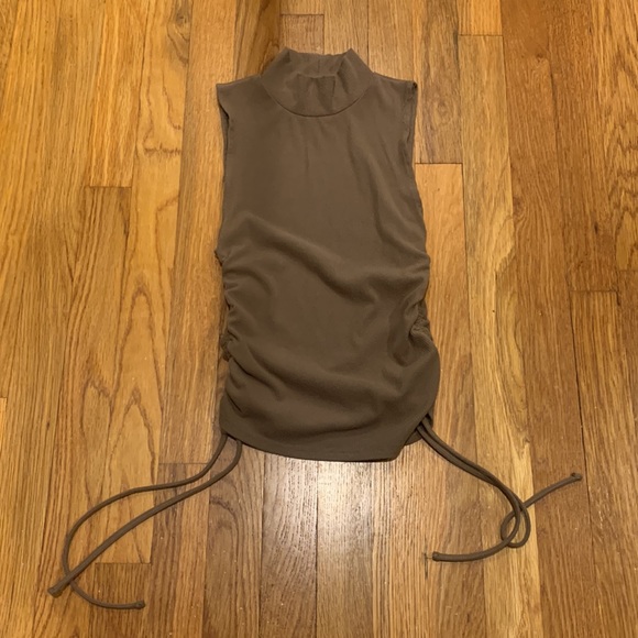 Steve Madden Side Step Top - Picture 6 of 6